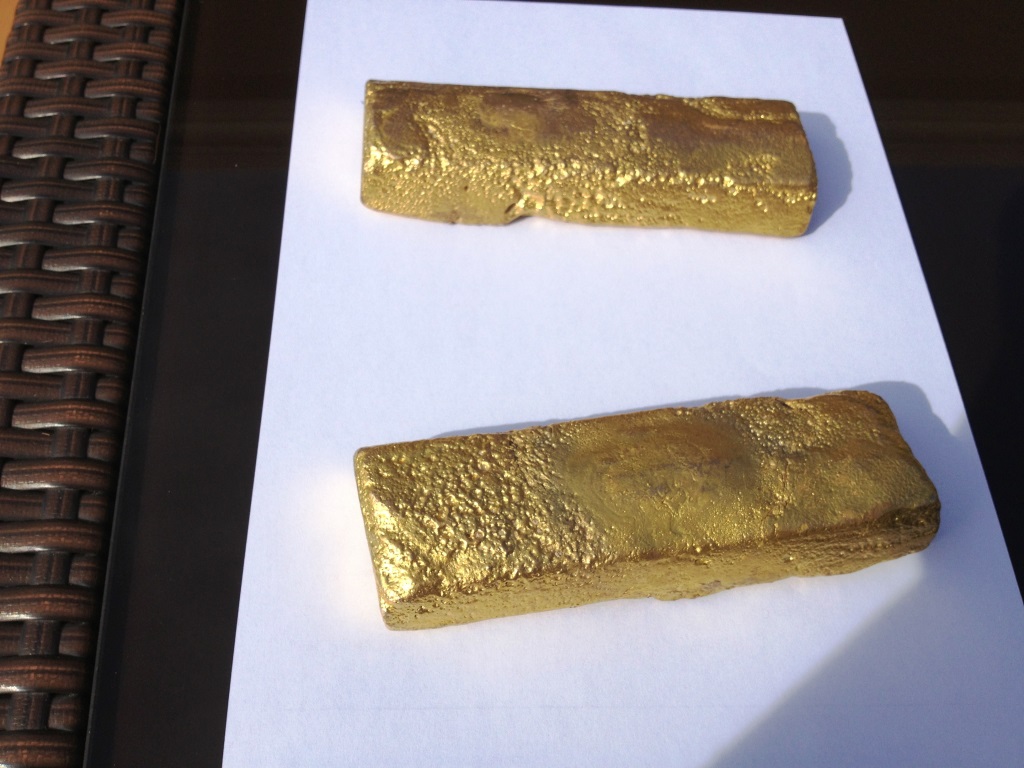 Слиток золота и серебра имеет массу. Древние золотые слитки. Самодельное золото. Gold слиток. Самодельный золотой слиток.